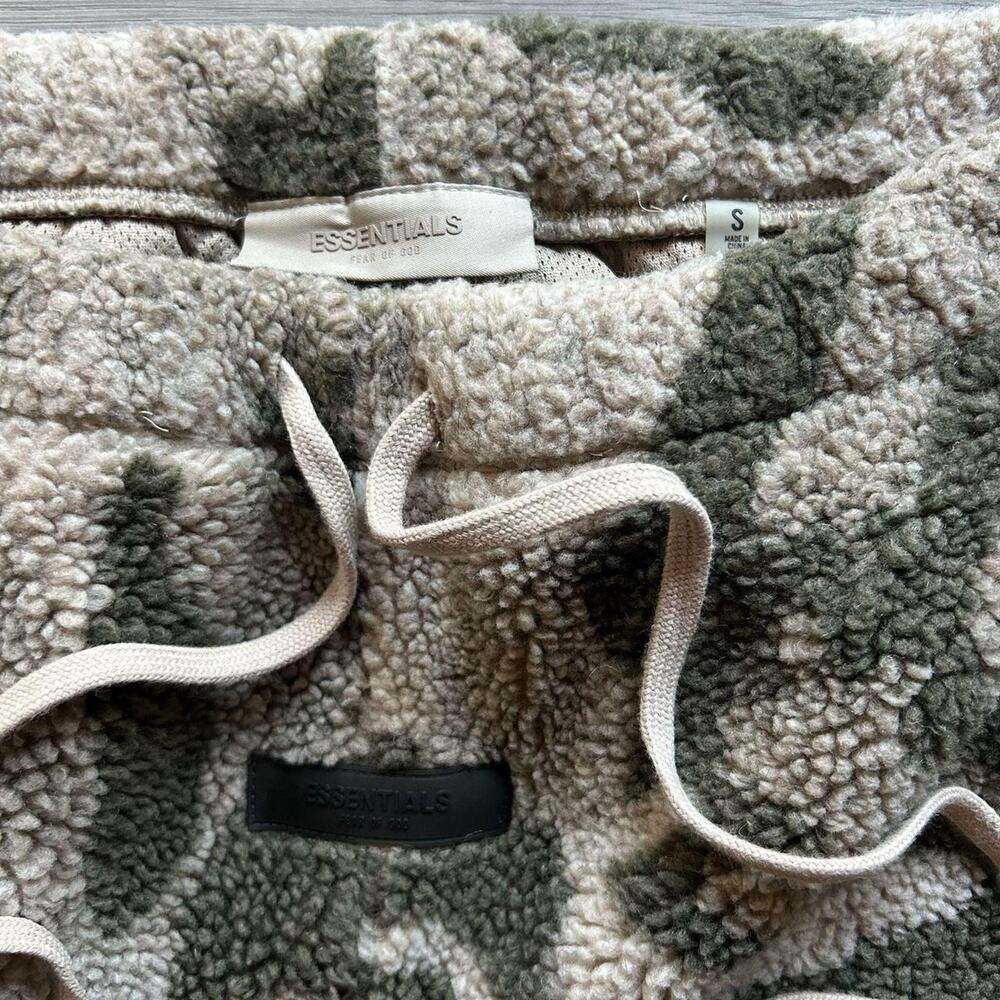 Fear of God Essentials Camo Polar Fleece Pants Sherpa joggers Size S - Picture 2 of 8